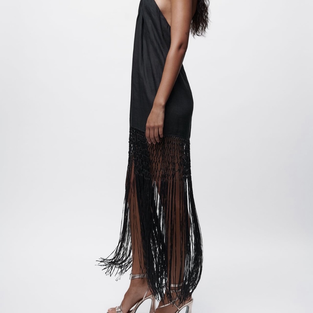 Zara limited edition fringe linen backless dress you cannot miss - Picture 4 of 11